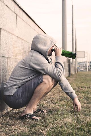 Pomoc podczas leczenia alkoholizmu – jak wiele trwa terapia?